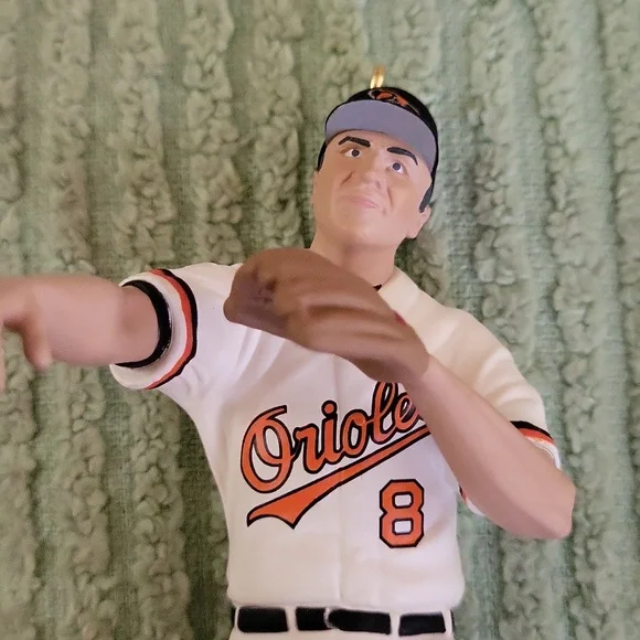 1998 Hallmark Keepsake Ornament - Cal Ripken Jr. At the Ballpark - Orioles - Picture 6 of 9